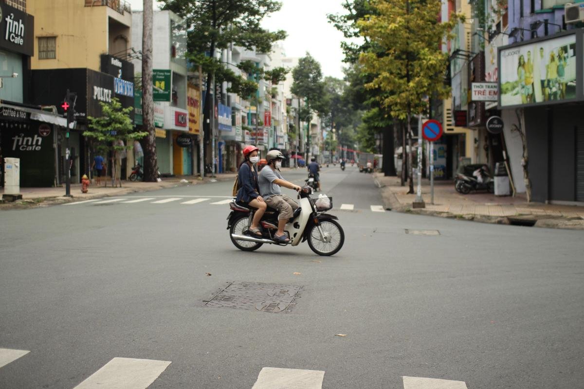 Buổi chiều đặc biệt ở Sài Gòn trước ngày 'nới lỏng': 'Sau bao ngày giãn cách, tôi vui lắm' Ảnh 6