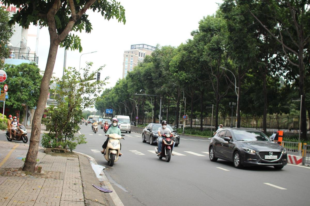 Buổi chiều đặc biệt ở Sài Gòn trước ngày 'nới lỏng': 'Sau bao ngày giãn cách, tôi vui lắm' Ảnh 1