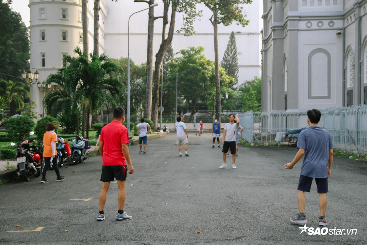 TP HCM ngày đầu nới lỏng giãn cách: 'Và con tim đã vui trở lại!' Ảnh 1