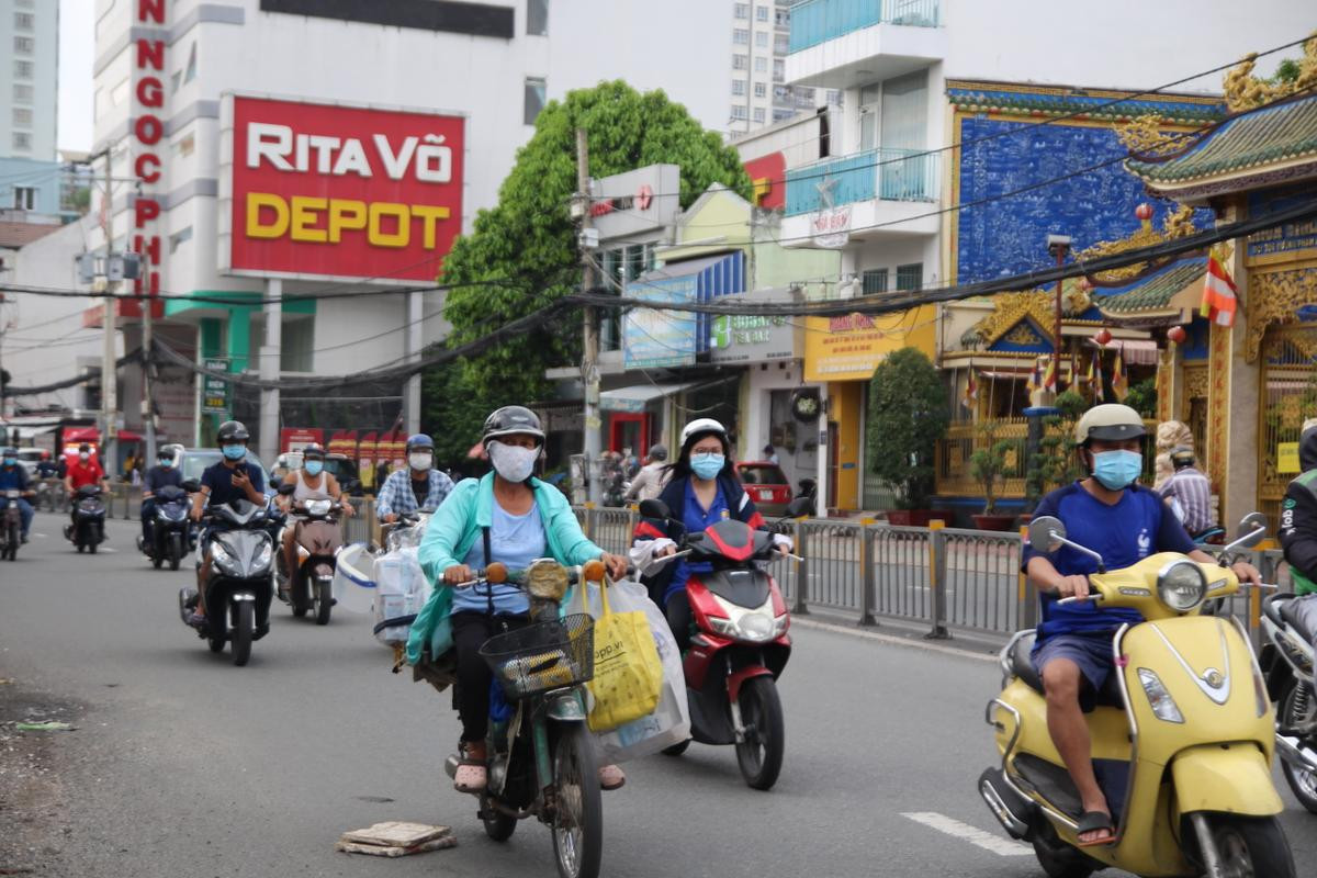 TP HCM ngày đầu nới lỏng giãn cách: 'Và con tim đã vui trở lại!' Ảnh 10