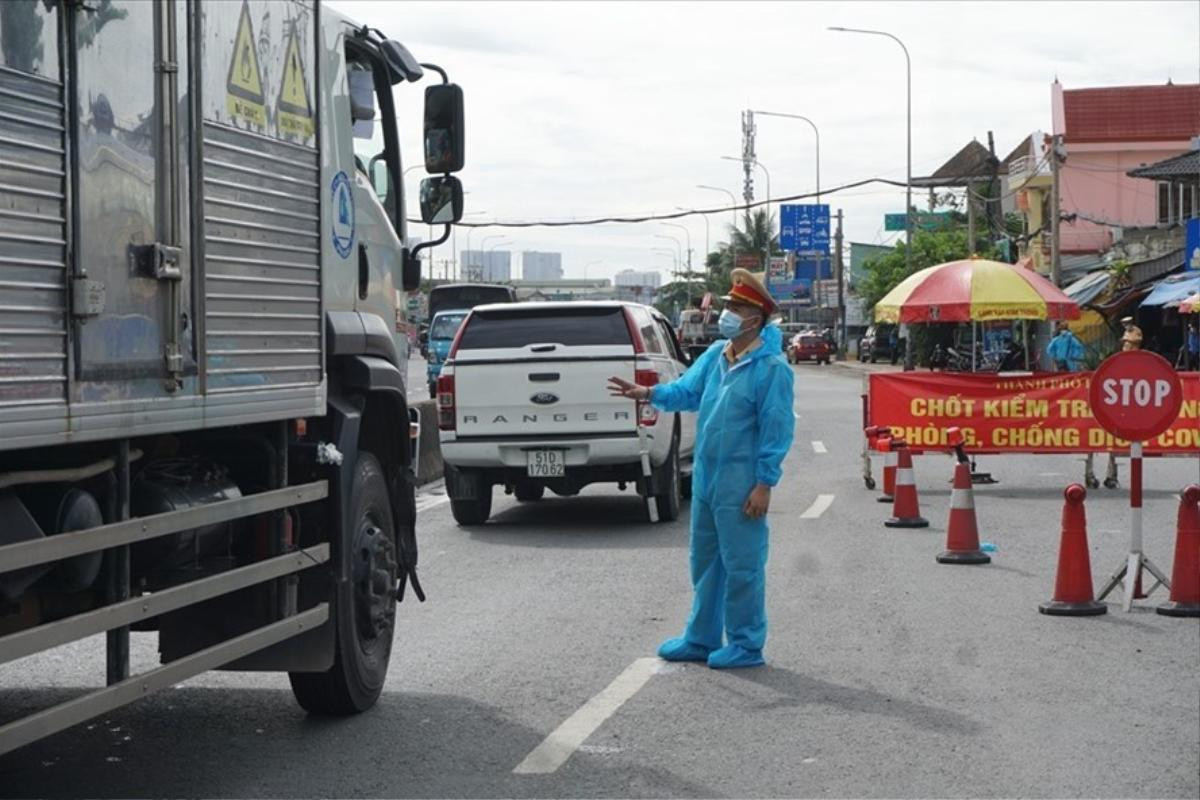 Sở GTVT TP.HCM đề xuất cho người lao động đi xe cá nhân qua lại giữa TP.HCM và 4 tỉnh lân cận Ảnh 1