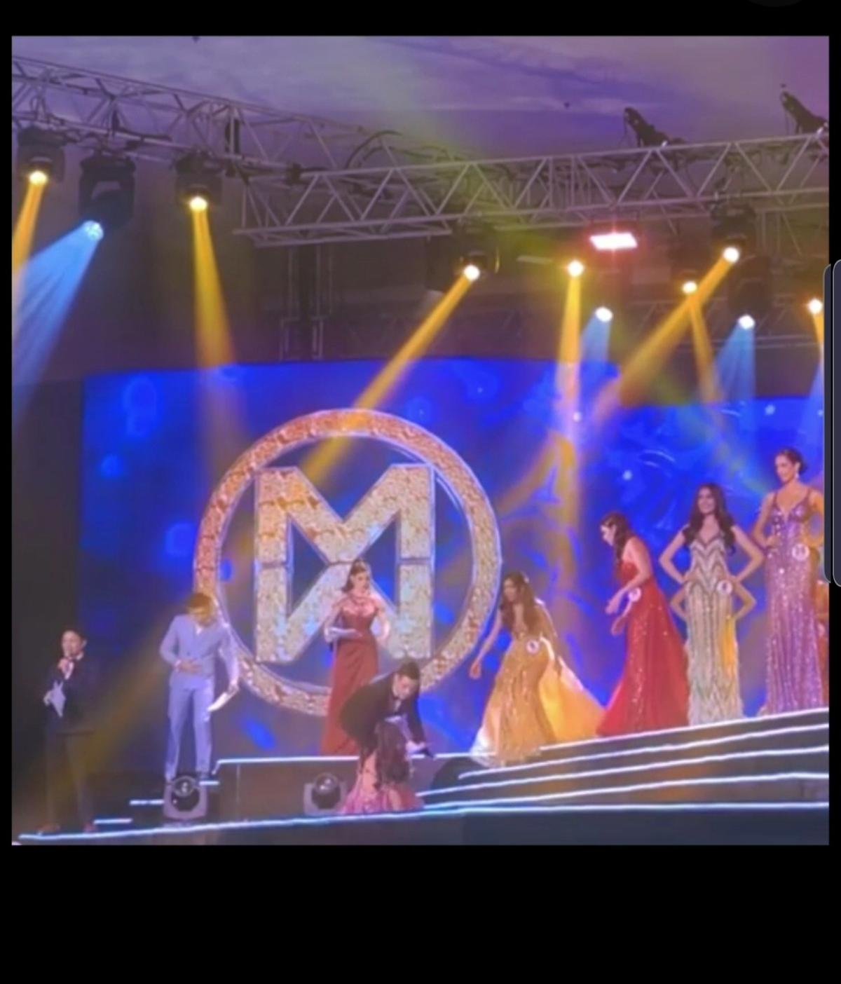 Miss World Philippines bị 'té sấp mặt' 2 lần trong đêm chung kết dài 5 tiếng rưỡi Ảnh 4