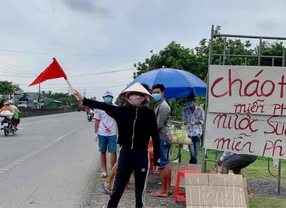 Can xăng, ổ bánh mì tình thương cho người dân về miền Tây: Trân quý làm sao hai tiếng 'đồng bào'! Ảnh 6