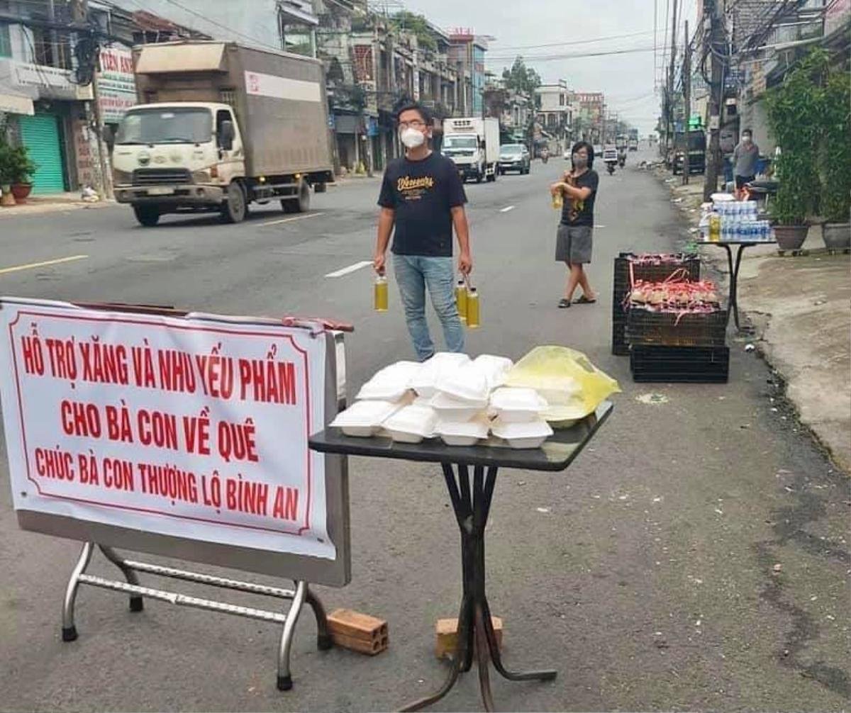 Can xăng, ổ bánh mì tình thương cho người dân về miền Tây: Trân quý làm sao hai tiếng 'đồng bào'! Ảnh 5