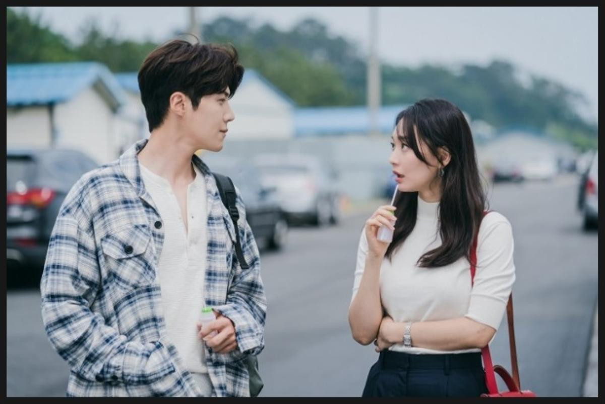 Kim Woo Bin lên tiếng khi ăn no 'cẩu lương' của Shin Min Ah và Kim Seon Ho trong 'Hometown Cha Cha Cha' Ảnh 7