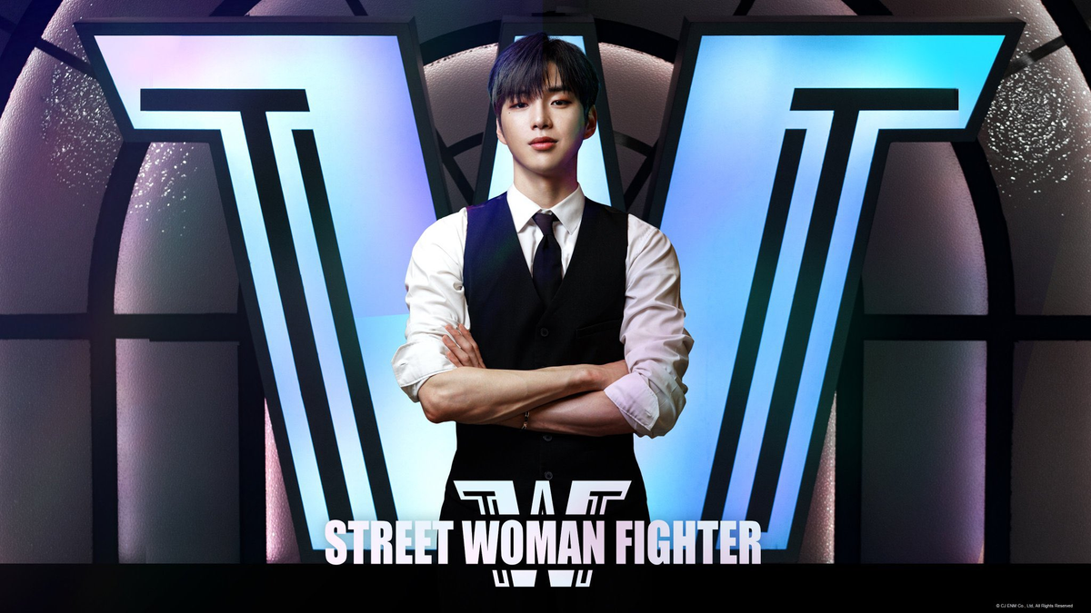 Kang Daniel ghi điểm với loạt hành động ga lăng khi làm MC trên Street Women Fighter Ảnh 6