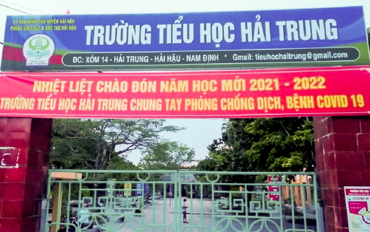 Phụ huynh bức xúc vì mua áo đồng phục với giá cao, nhà trường nói gì? Ảnh 1