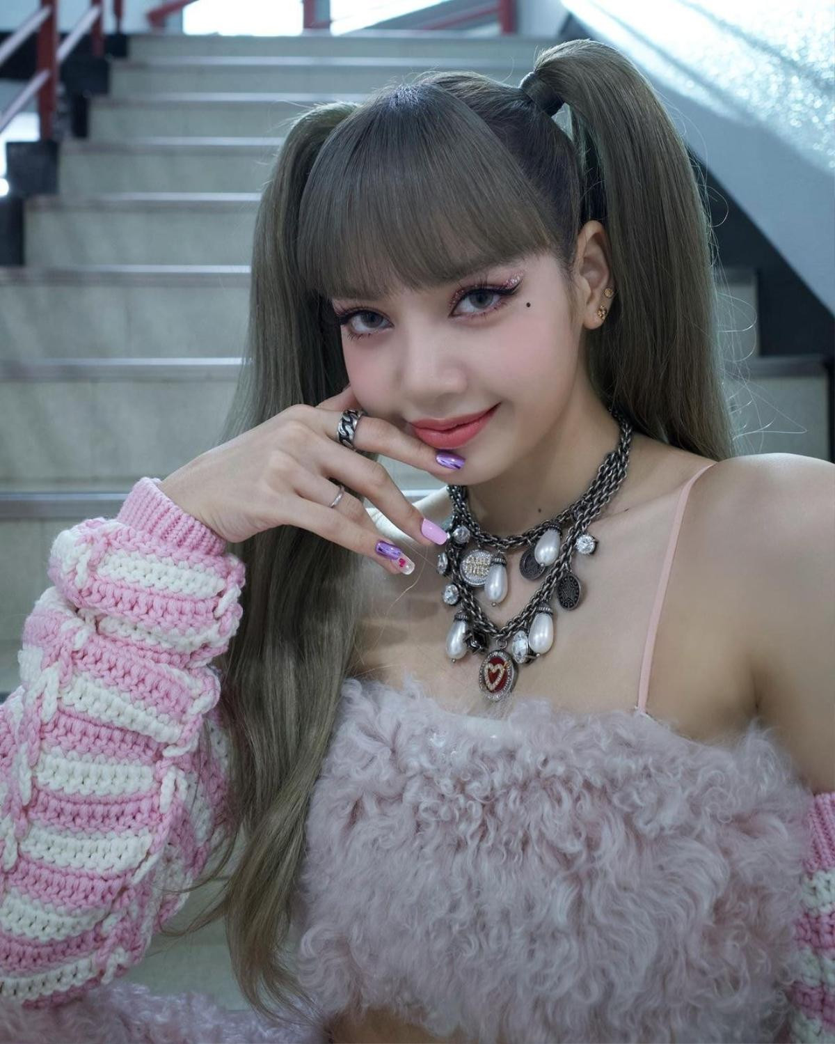 Lisa bị tấn công giữa ồn ào bị đối xử bất công: Anti-fan hạ bệ thua kém Jennie, yêu cầu rời nhóm Ảnh 1