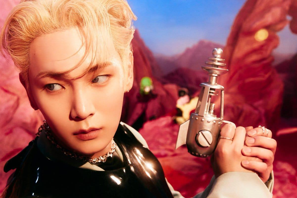 Key (SHINee) bật khóc nức nở từ sân khấu ra ngoài đường: Fan vừa cười vừa thương Ảnh 4