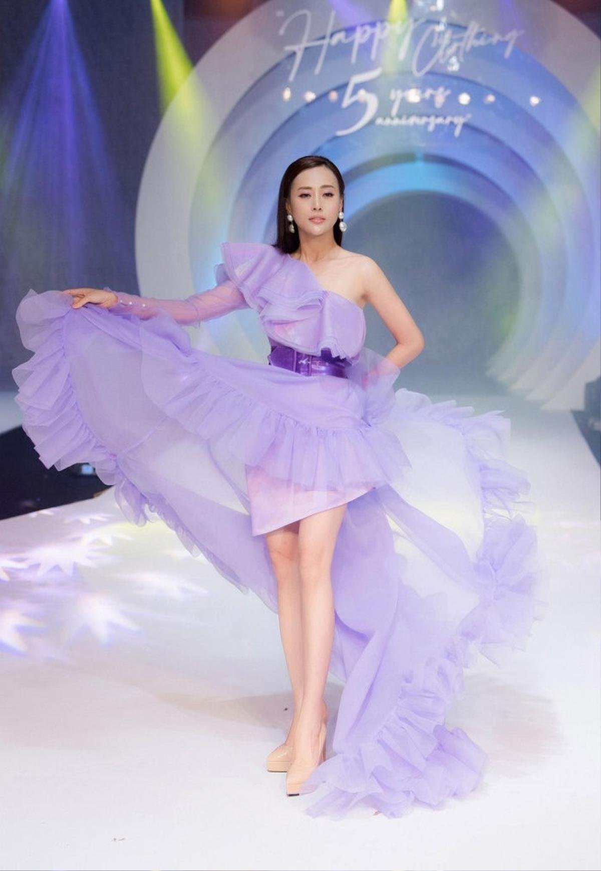 Những lần diễn catwalk của Phương Oanh Nam nọng, đỉnh cỡ nào mà toàn là vedette? Ảnh 7