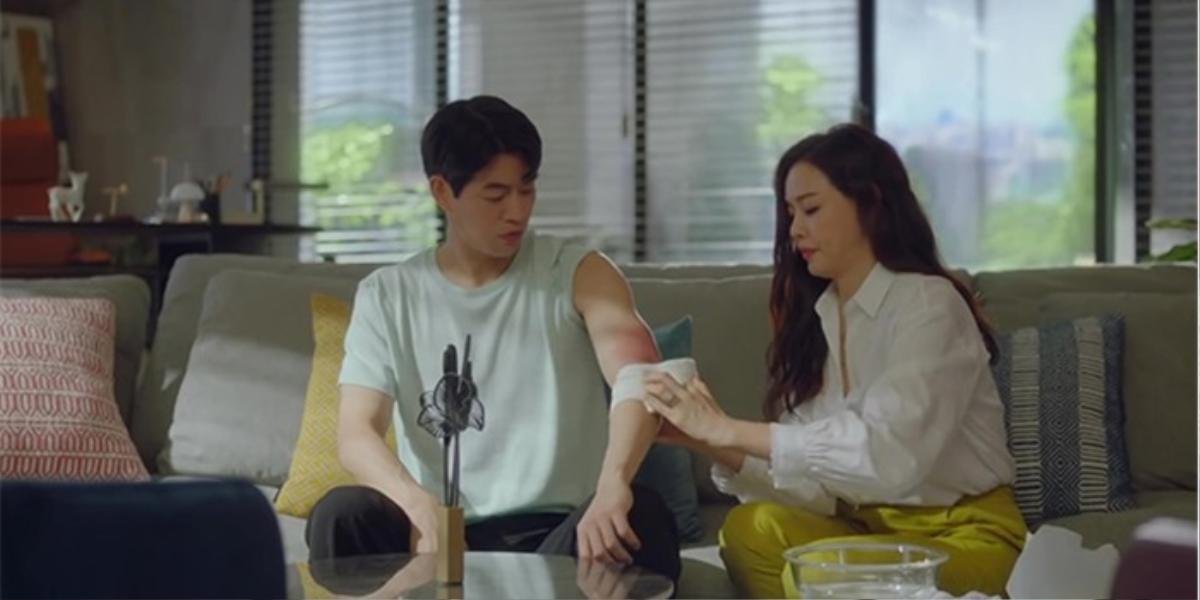 'One the Woman' tập 7: Lee Won Geun tìm ra danh tính thực sự của Honey Lee - Sang Yoon lo mất 'crush' Ảnh 8