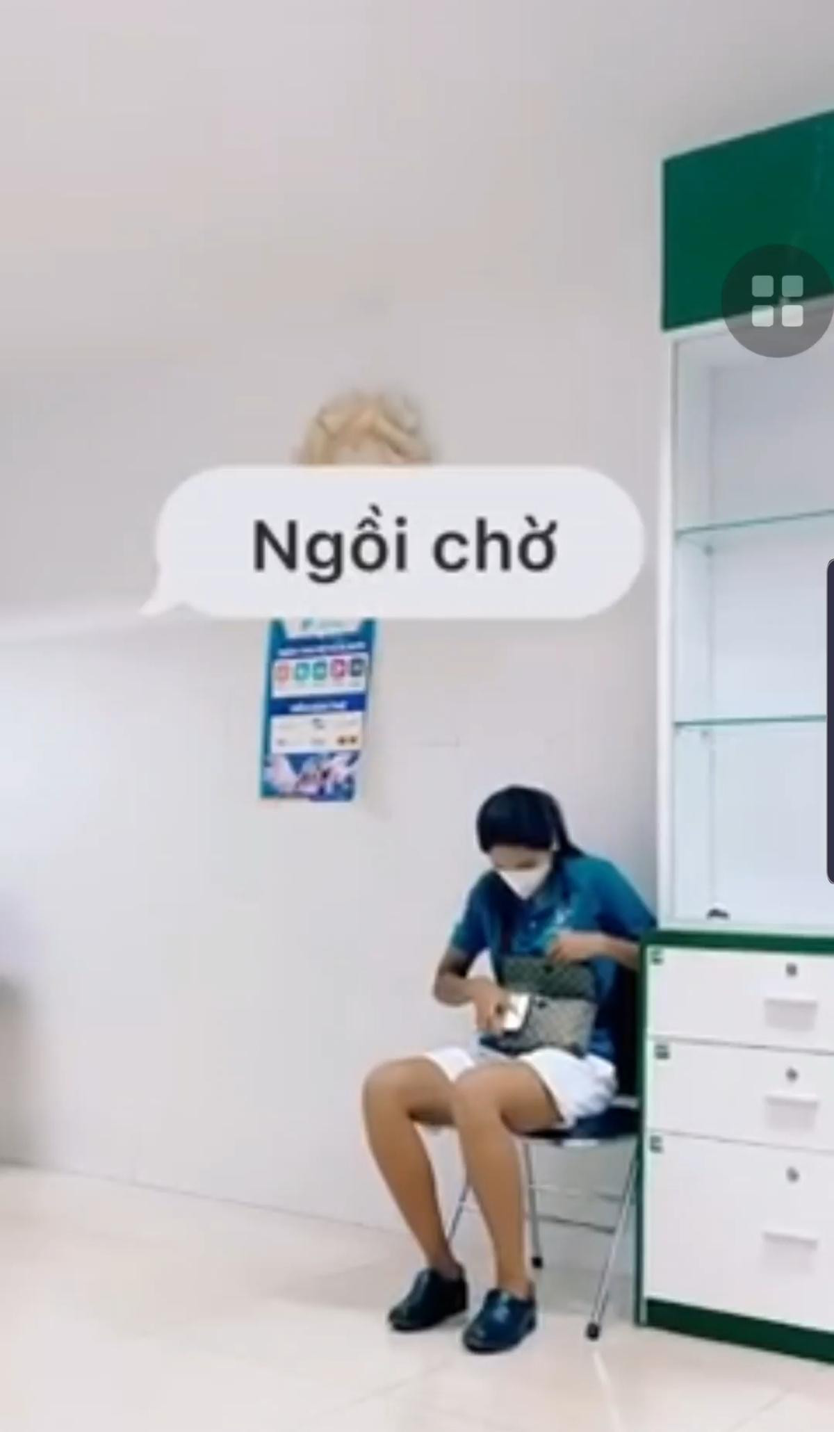 Góc cưng xỉu: H'Hen Niê đi dép của ba, mếu máo khi bị chọc mũi test Covid Ảnh 2