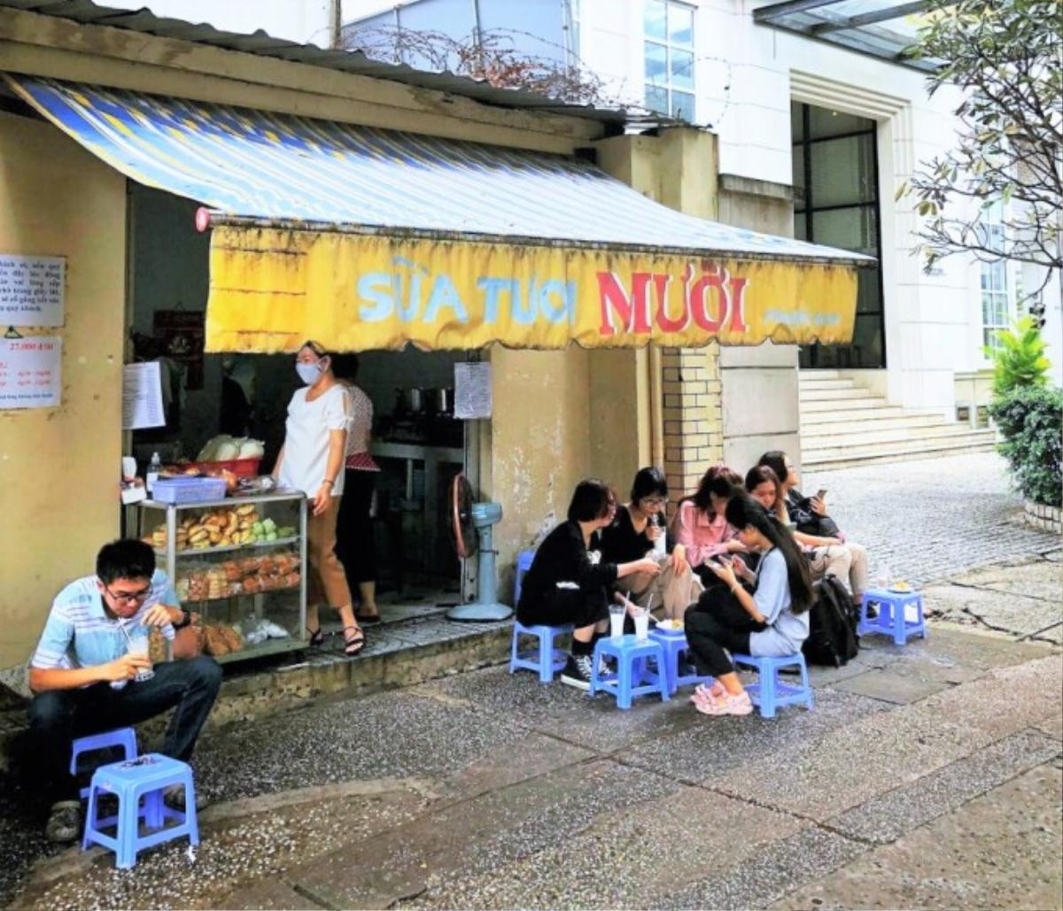 Những góc quán ở Sài Gòn 'lùi vào trong ký ức' sau đại dịch Ảnh 6