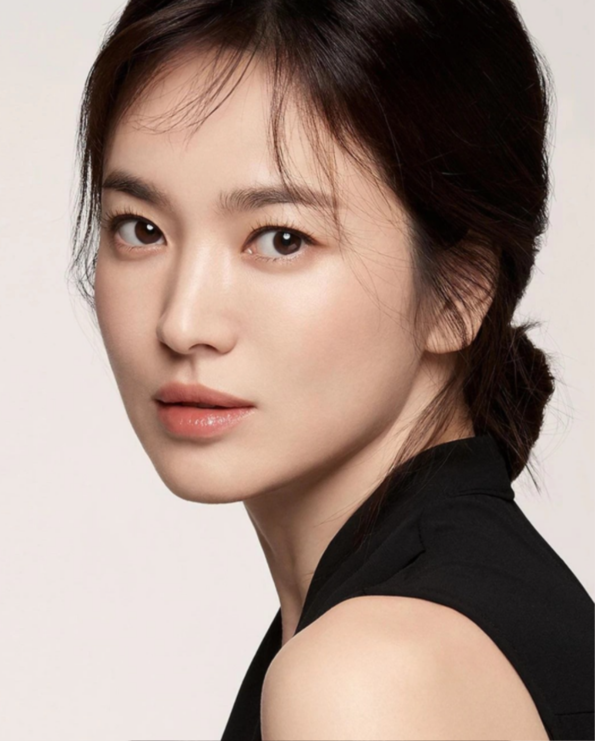 Song Hye Kyo 'hẹn hò' với 'tình trẻ' Lee Do Hyun trong phim mới của biên kịch 'Hậu duệ mặt trời'? Ảnh 6