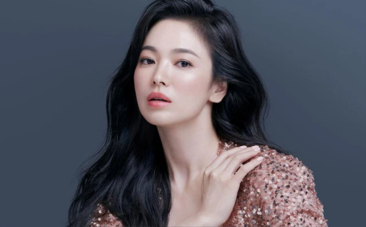 Song Hye Kyo 'hẹn hò' với 'tình trẻ' Lee Do Hyun trong phim mới của biên kịch 'Hậu duệ mặt trời'? Ảnh 5