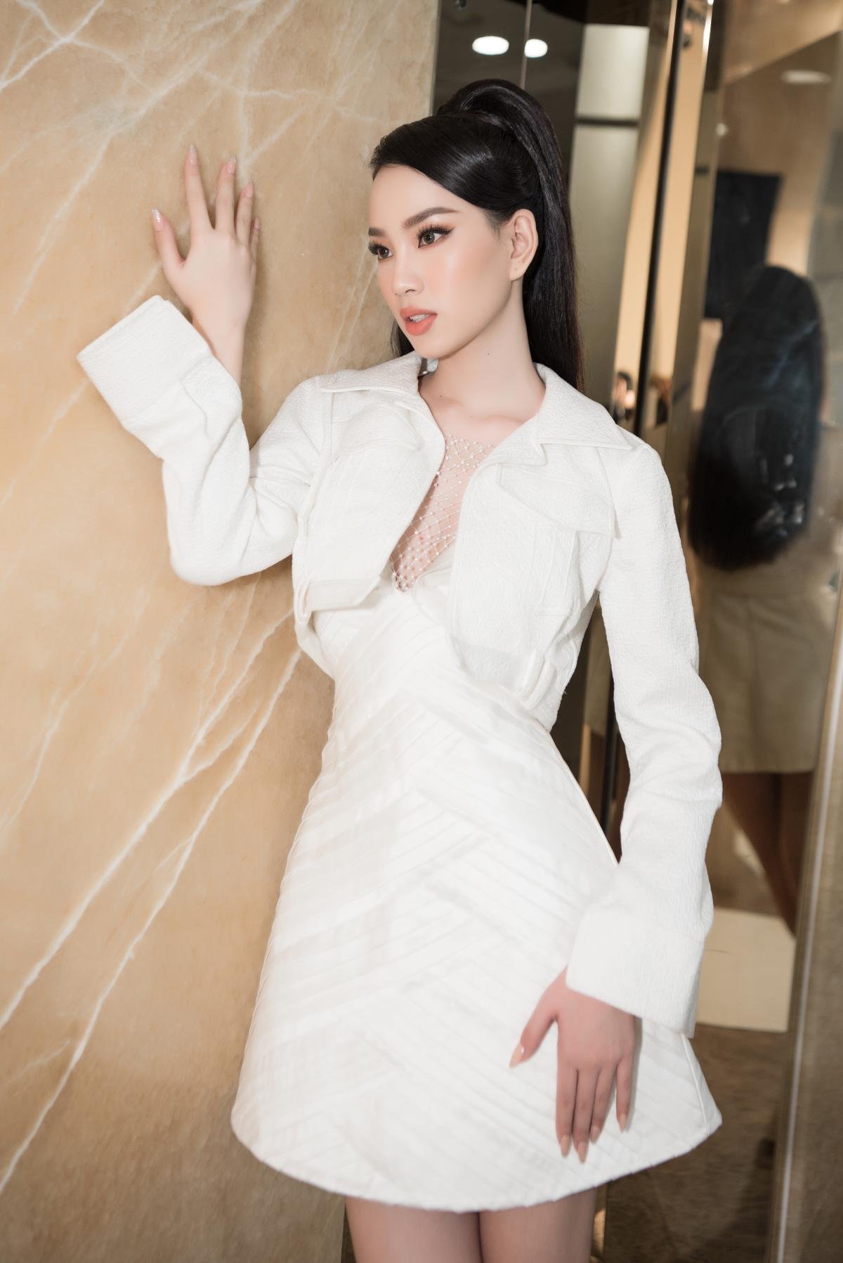 Ái Nhi như quý cô thanh lịch tại sân bay, lên đường tham dự Miss Intercontinental Ảnh 4