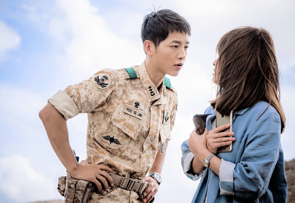 Dàn sao 'Hậu duệ mặt trời' sau 5 năm: Song Joong Ki và Ahn Bo Hyun bứt phá, Song Hye Kyo có phần lận đận Ảnh 2