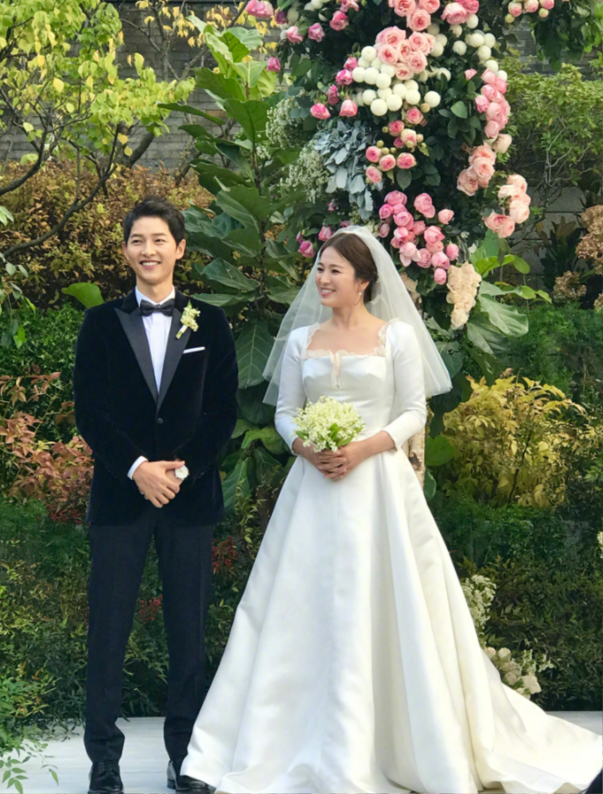 Dàn sao 'Hậu duệ mặt trời' sau 5 năm: Song Joong Ki và Ahn Bo Hyun bứt phá, Song Hye Kyo có phần lận đận Ảnh 3