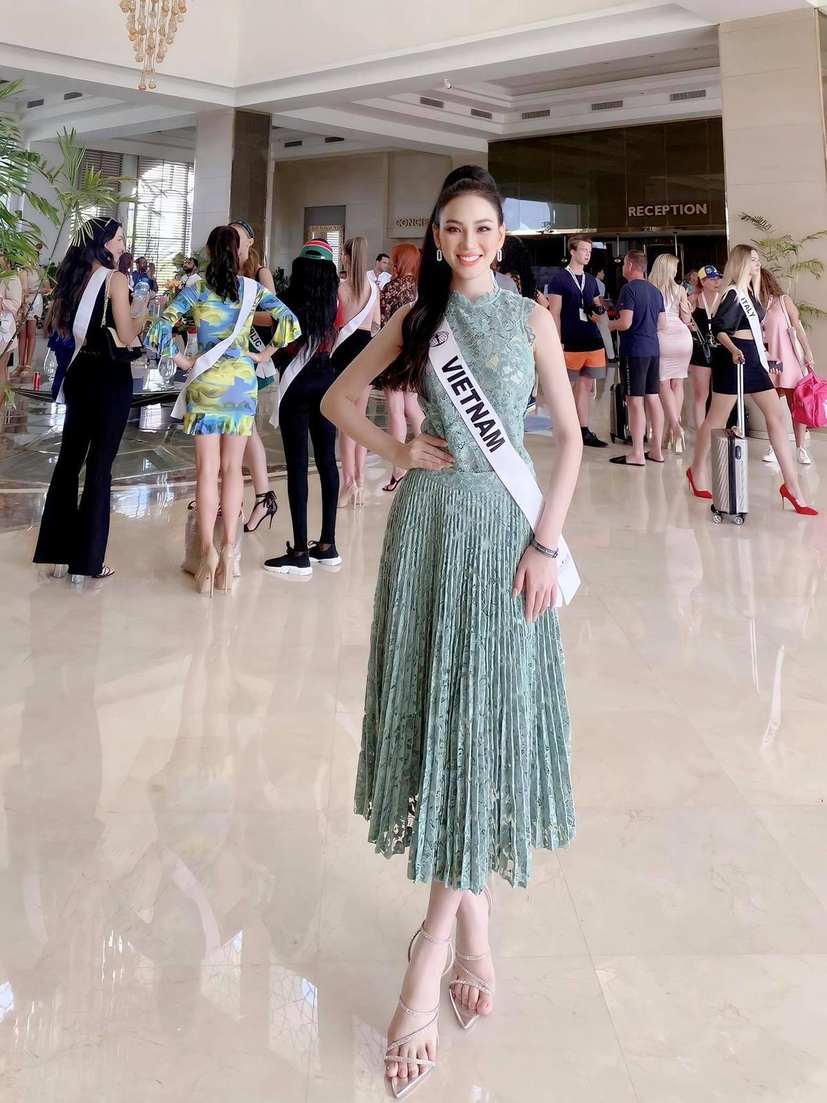 Ái Nhi lấy lại phong độ, vô cùng quyến rũ ở Miss Intercontinental Ảnh 1