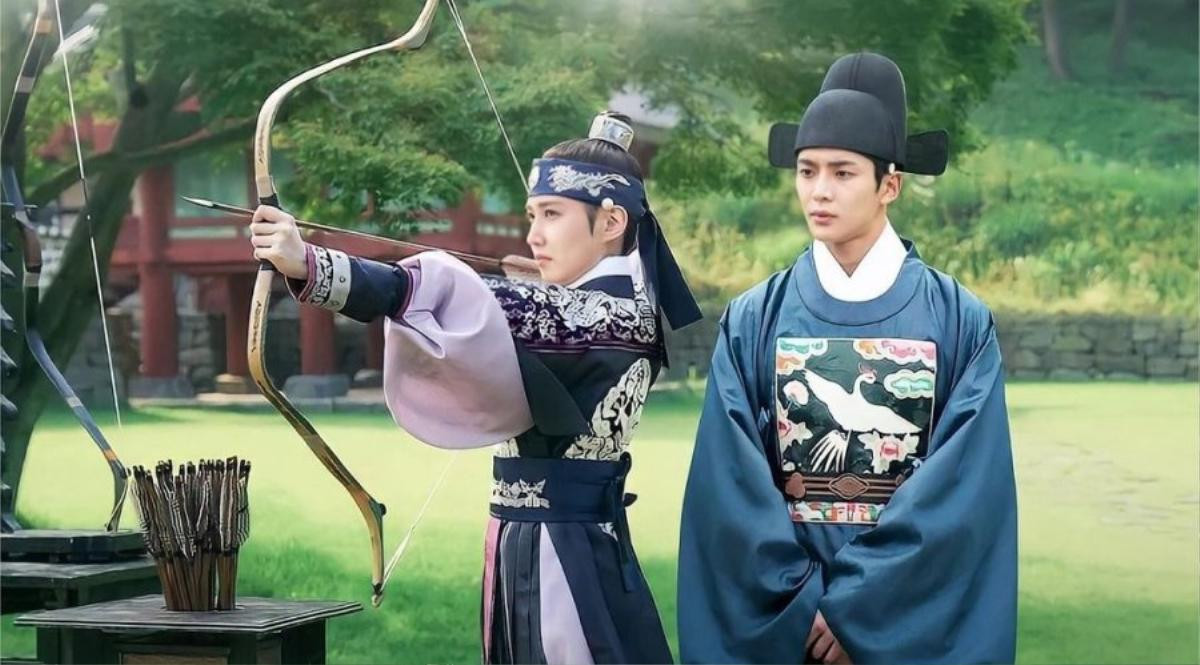 'The King's Affection': Park Eun Bin giả trai yêu trai SF9's Rowoon trong phim mới Ảnh 11