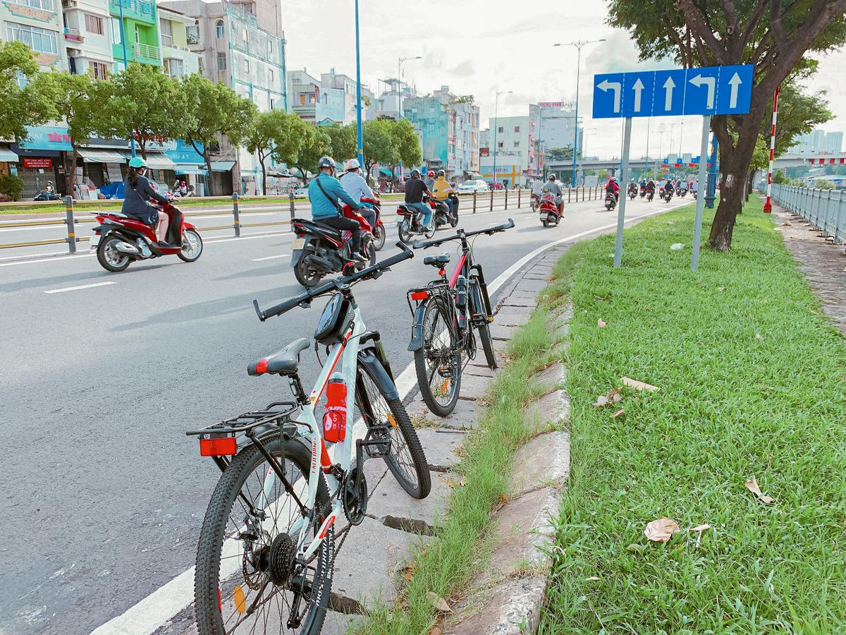 Người Sài Gòn đạp xe thể dục từ sáng sớm, tận hưởng không khí trong lành sau thời gian dài giãn cách Ảnh 15