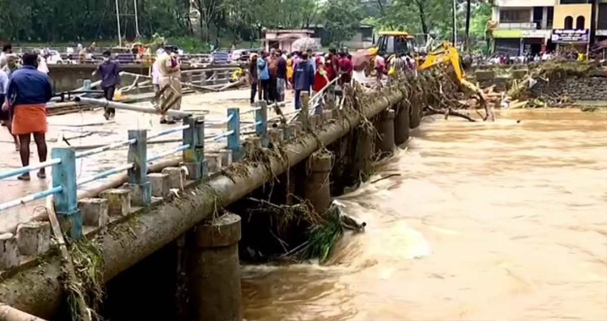 Clip: Cảnh tượng nhà 2 tầng đổ sập do lũ quét ở Ấn Độ, ít nhất 25 người chết sau mưa lớn Ảnh 3