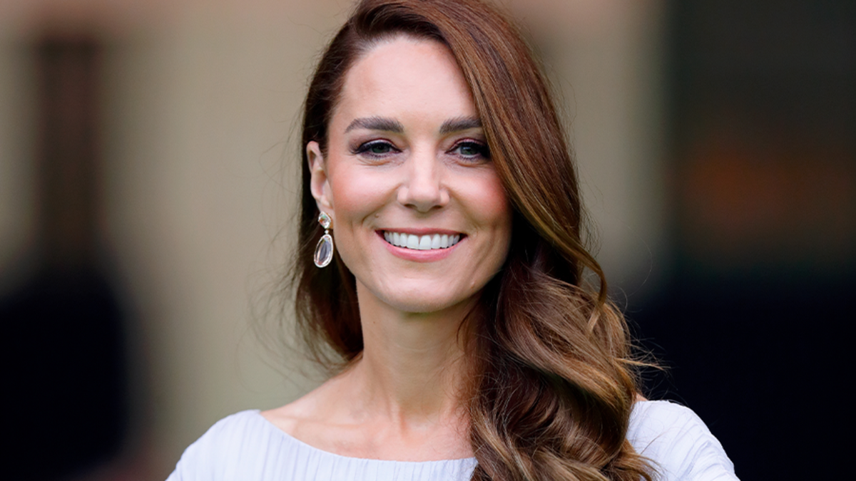 Xứng danh Công nương tiết kiệm của năm, Kate Middleton mặc lại váy 10 năm trước Ảnh 4