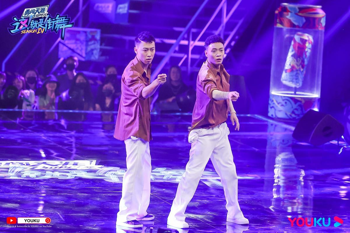 Vương Nhất Bác chân thành xin lỗi vũ công được mệnh danh là 'chúa Hề' Street Dance of China Ảnh 4