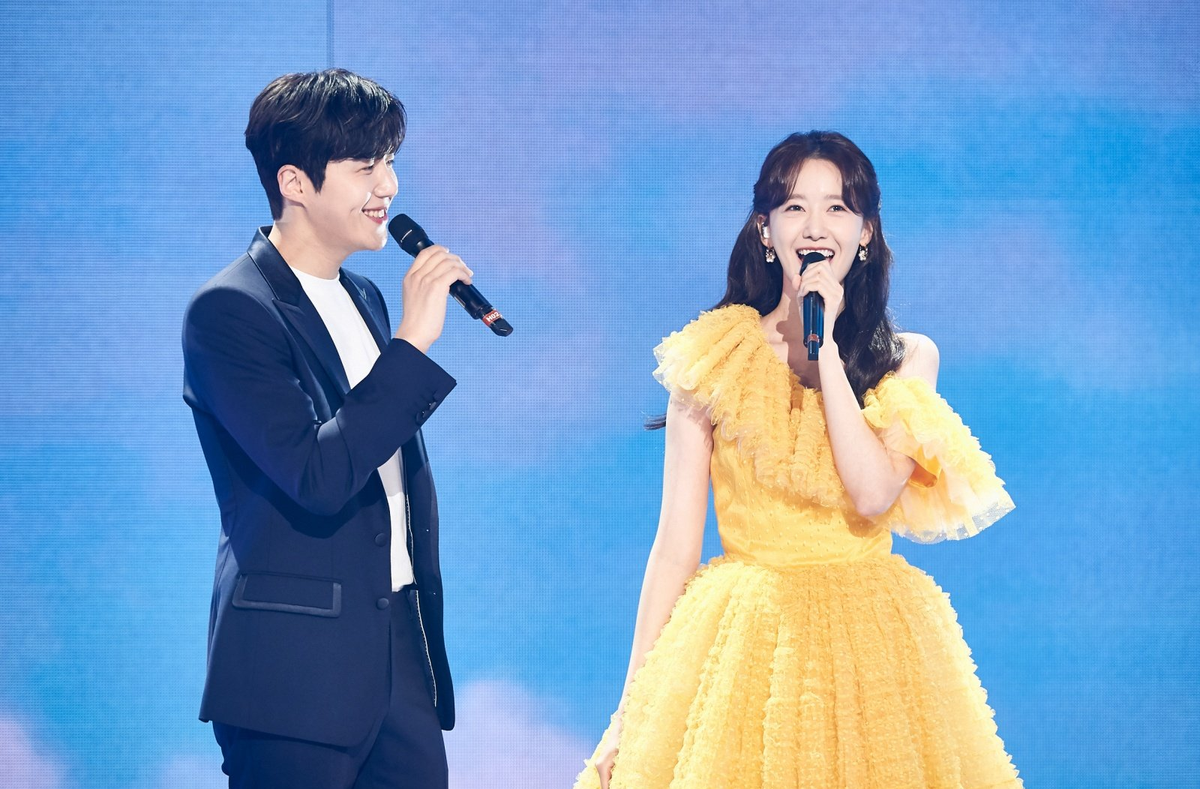 Fan tiếc hùi hụi xem lại sân khấu collab của Yoona và Kim Seon Ho giữa ồn ào ép bạn gái phá thai Ảnh 1