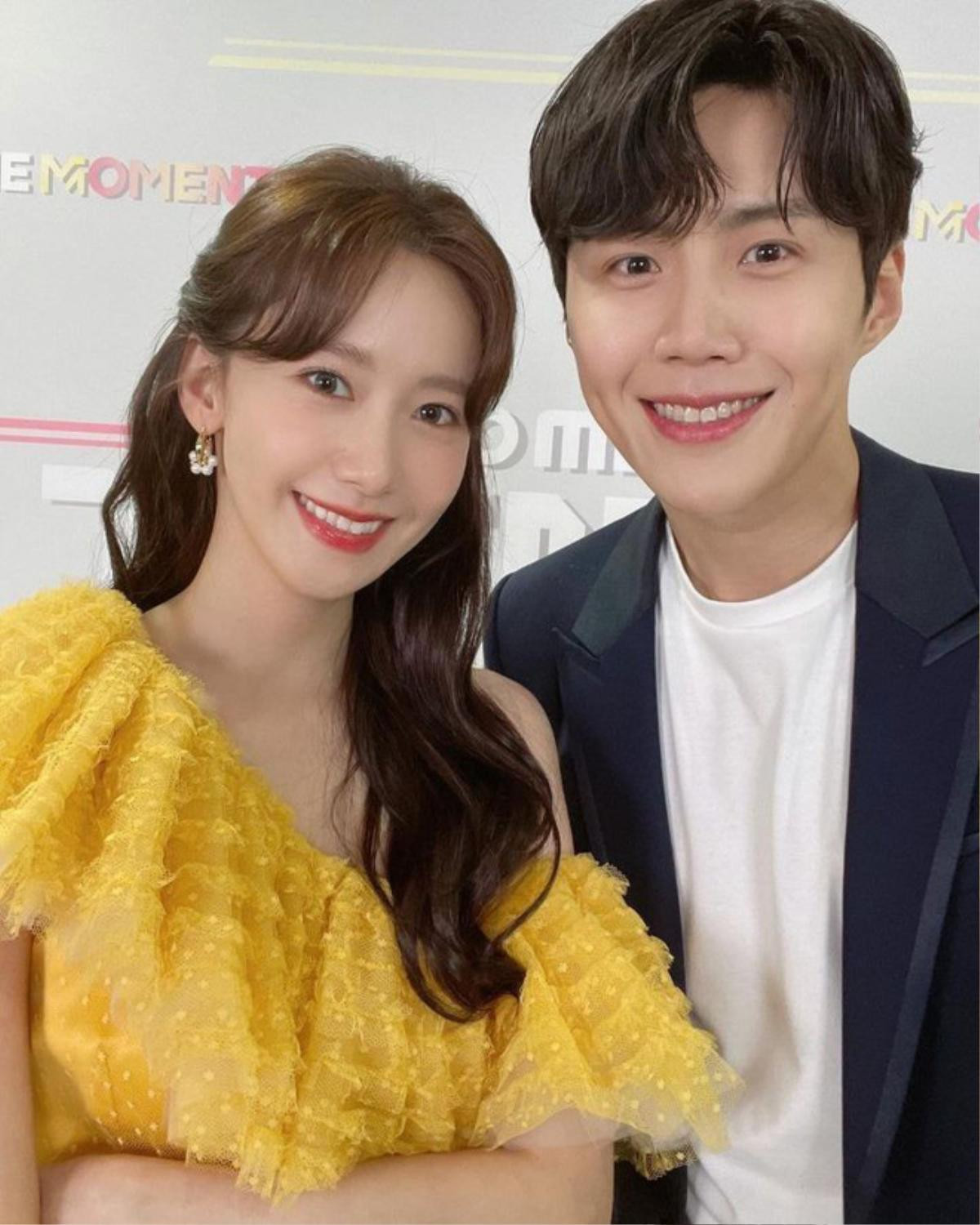 Fan tiếc hùi hụi xem lại sân khấu collab của Yoona và Kim Seon Ho giữa ồn ào ép bạn gái phá thai Ảnh 2