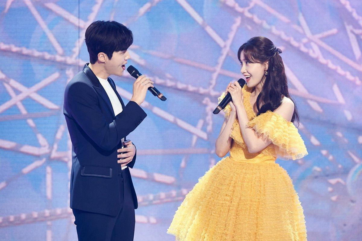 Fan tiếc hùi hụi xem lại sân khấu collab của Yoona và Kim Seon Ho giữa ồn ào ép bạn gái phá thai Ảnh 8