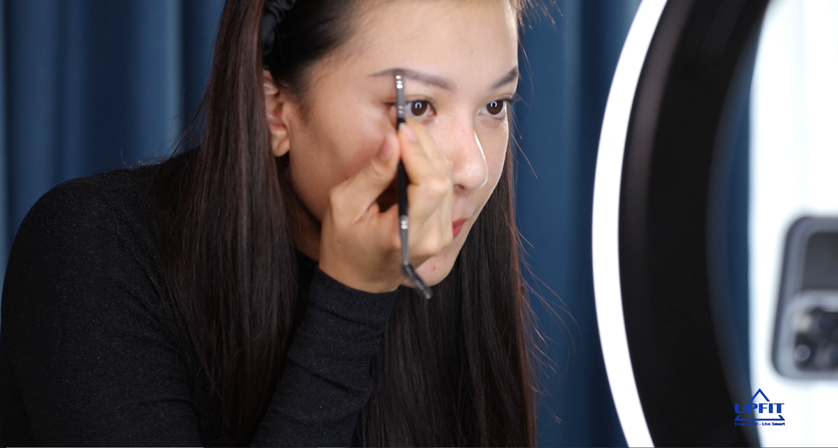 Á hậu Kim Duyên: 'Tôi tận dụng khoảng thời gian mùa dịch để tự học make-up và làm tóc' Ảnh 2