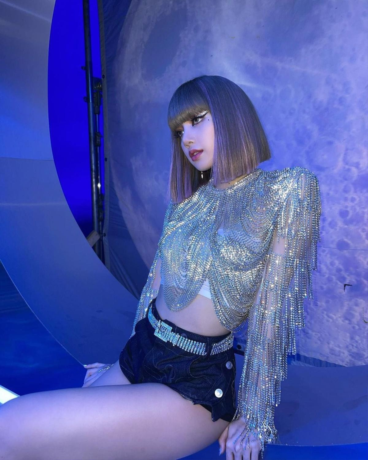 Lisa Black Pink khoe sắc vóc vạn người mê trong MV đẳng cấp Hollywood Ảnh 4