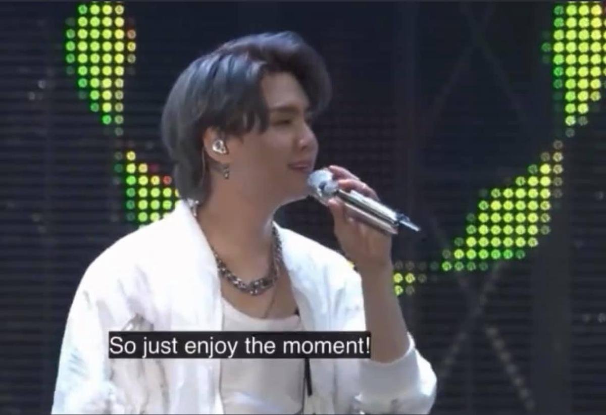 Suga (BTS) bất ngờ bắt trend 'enjoy cái moment' của Chi Pu ngay tại concert online? Ảnh 4