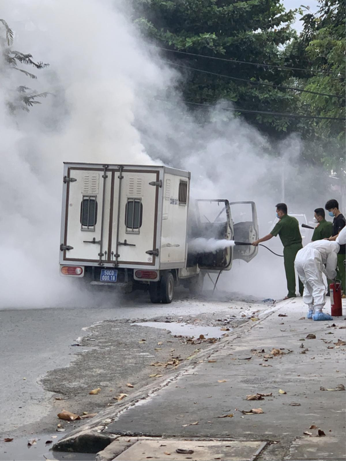 TP.HCM: Cháy xe thùng chở phạm nhân Ảnh 1