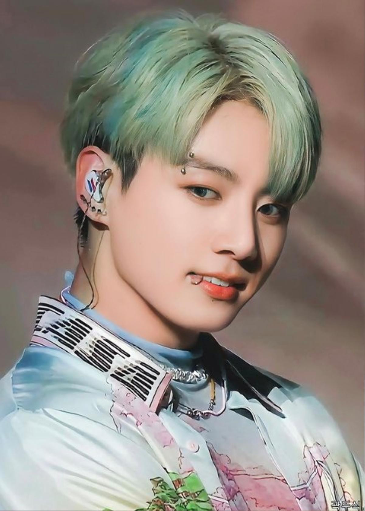 'Xỉu lên xỉu xuống' trước màu tóc mới của Jungkook (BTS), nhan sắc được đề cập nhiều trên TikTok Ảnh 4