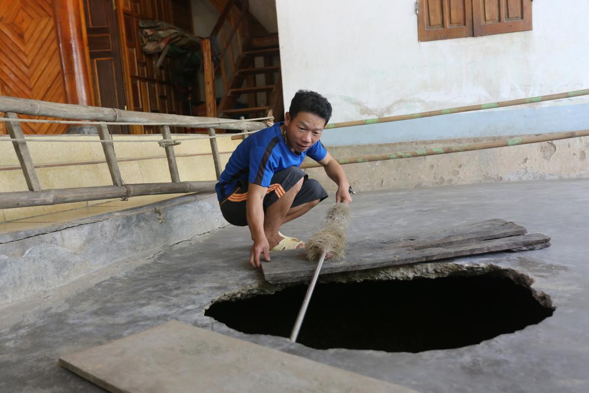 'Hố tử thần' xuất hiện bí ẩn trước nhà khiến cả gia đình phải sơ tán Ảnh 2