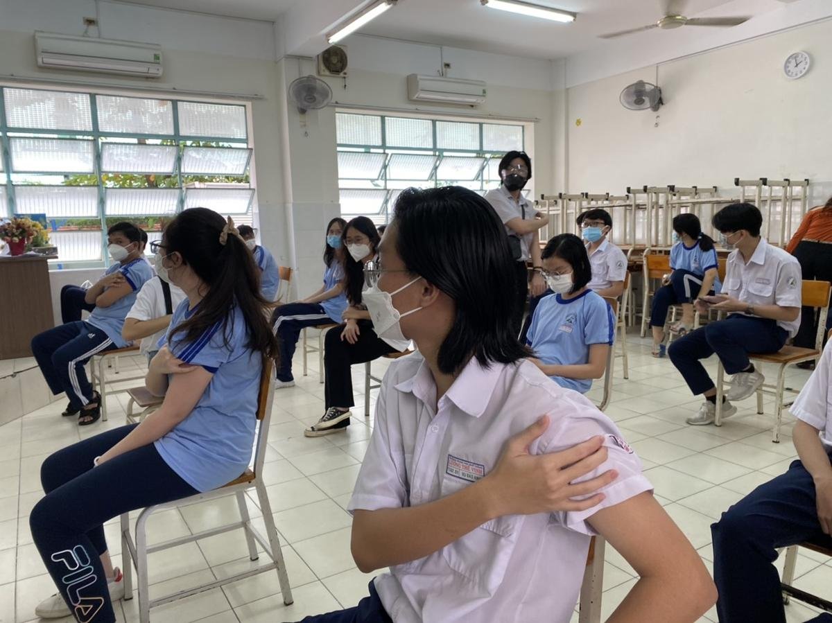 TP.HCM: Hơn 300 học sinh đầu tiên trường THPT Lương Thế Vinh – Quận 1 chính thức tiêm vaccine COVID-19 Ảnh 8