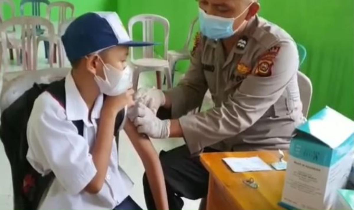 Đặt tên siêu dị cho con trai, ông bố khiến cả nhà suýt không được tiêm vaccine Covid-19 Ảnh 4