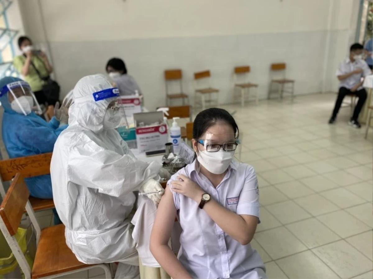 Tiêm vaccine Covid-19 cho trẻ em: Cha mẹ lưu ý gì khi theo dõi tại nhà, chế độ dinh dưỡng đảm bảo ra sao? Ảnh 2