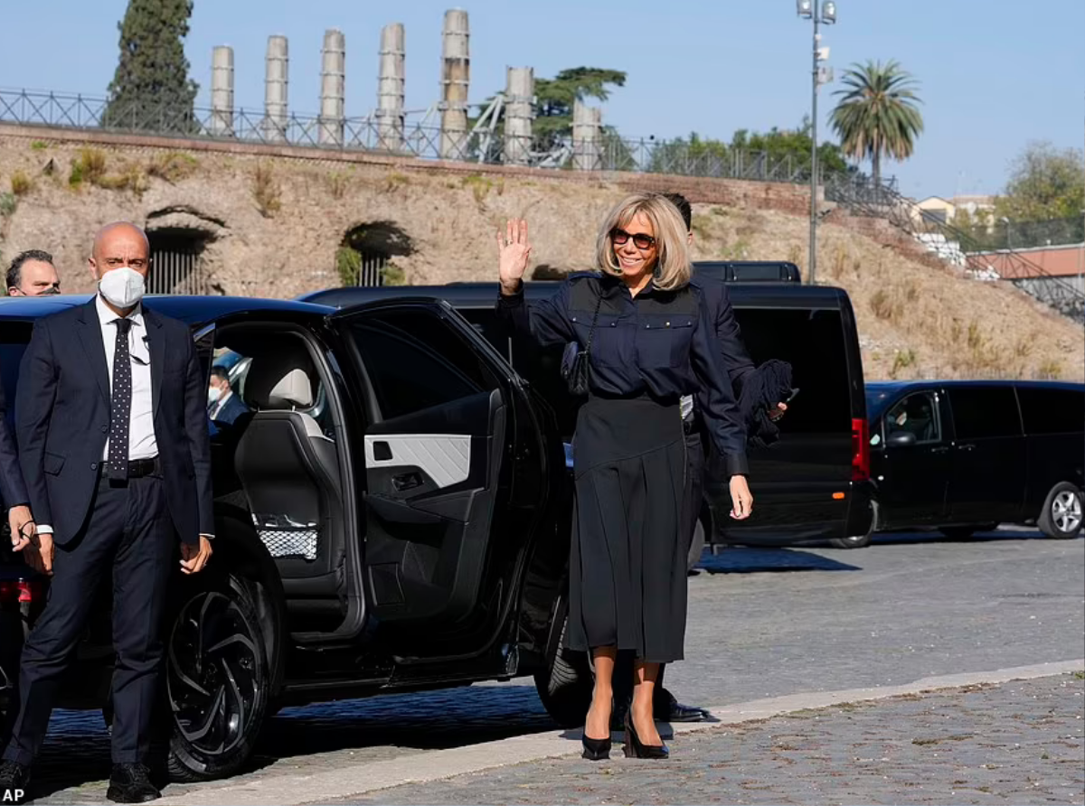 Hội nghị thượng đỉnh G20 ở Rome: Màn giao lưu phong cách thời trang giữa các Đệ nhất phu nhân Ảnh 2