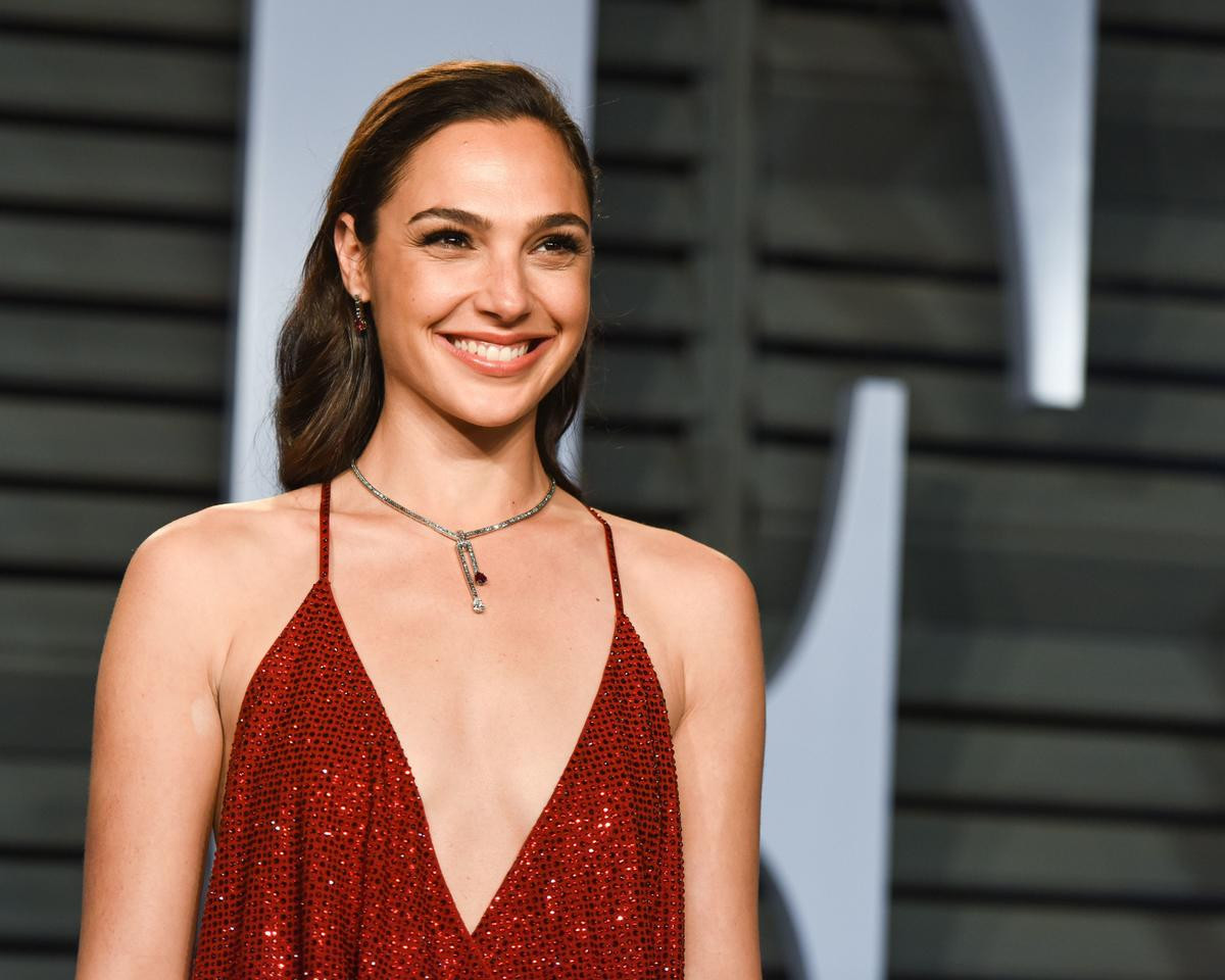 Gal Gadot vào vai Nữ hoàng độc ác trong Live-Action 'Nàng bạch tuyết và bảy chú lùn' của Disney Ảnh 8