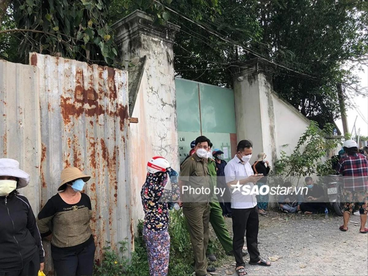 'Cao thủ không bằng tranh thủ', nhiều người đem hàng quán di động đến trước Tịnh thất Bồng Lai buôn bán Ảnh 8