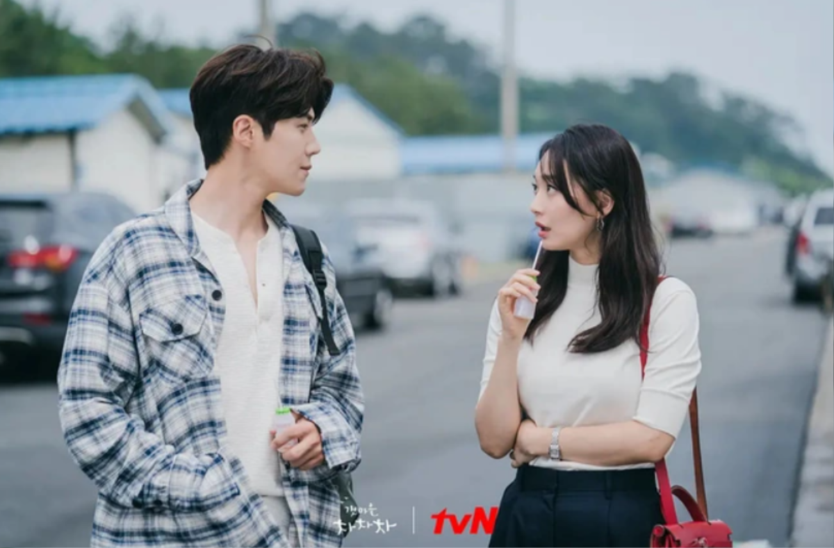 7 cặp đôi phim truyền hình Hàn đẹp nhất 2021 theo bình chọn: Song Joong Ki 'thua đậm' Kim Seon Ho Ảnh 1