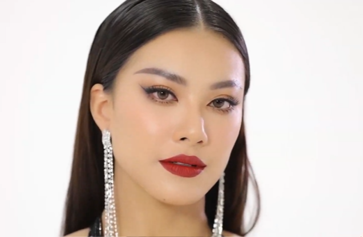 Hé lộ bộ ảnh profile của Kim Duyên gửi đến Miss Universe: Sang trọng, mới lạ và cực kì thu hút Ảnh 3