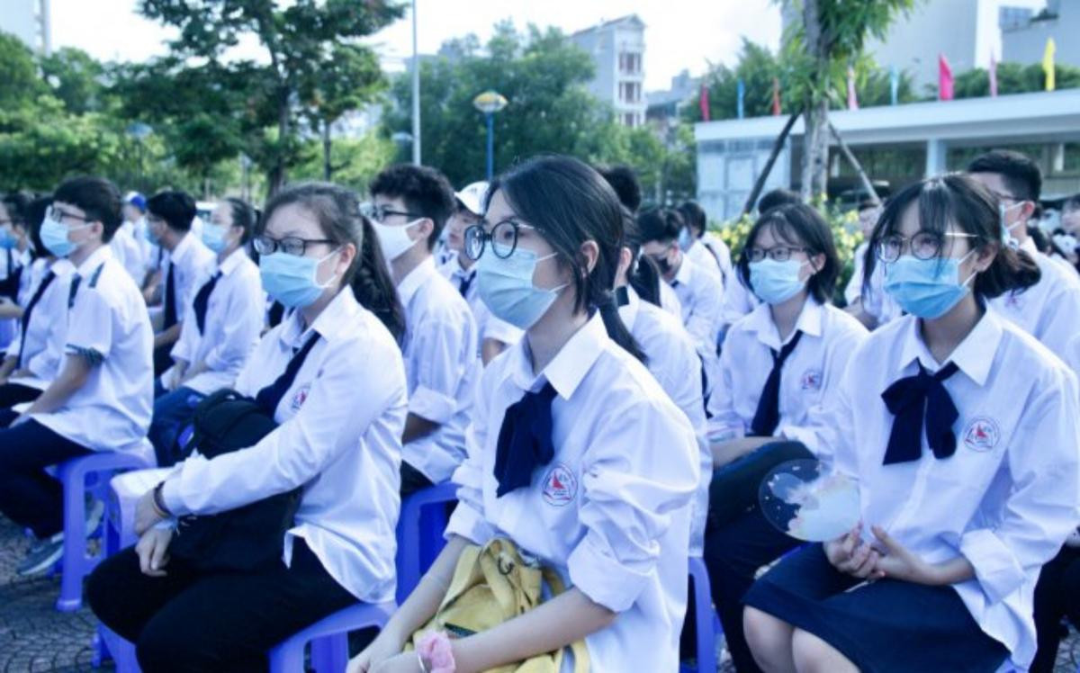 NÓNG: Hà Nội vừa dừng cho học sinh đến trường học trực tiếp trừ một huyện Ảnh 1