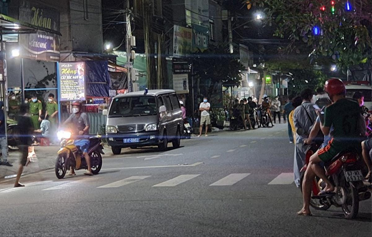 Nghe tiếng hét thất thanh, người dân chạy vào phòng trọ kiểm tra thì phát hiện một cô gái đã tử vong Ảnh 1