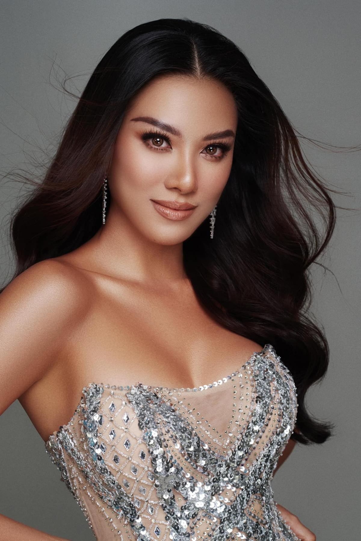 Kim Duyên ngày càng táo bạo, hở triệt để khi đến gần ngày thi Miss Universe Ảnh 10