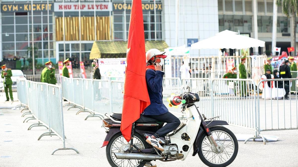 Ngay lúc này, CĐV Việt Nam đã đổ về Mỹ Đình tiếp sức cho thầy trò HLV Park Hang Seo Ảnh 5