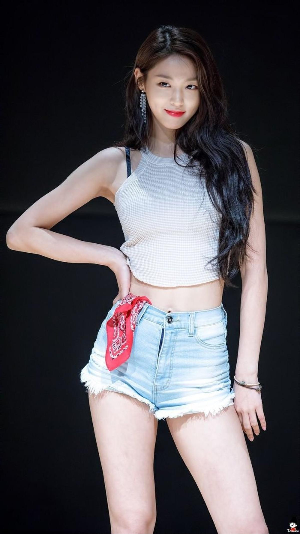 Đứng chung khung hình, nhan sắc Seolhyun (AOA) được khen 'lấn át đàn em aespa' Ảnh 3